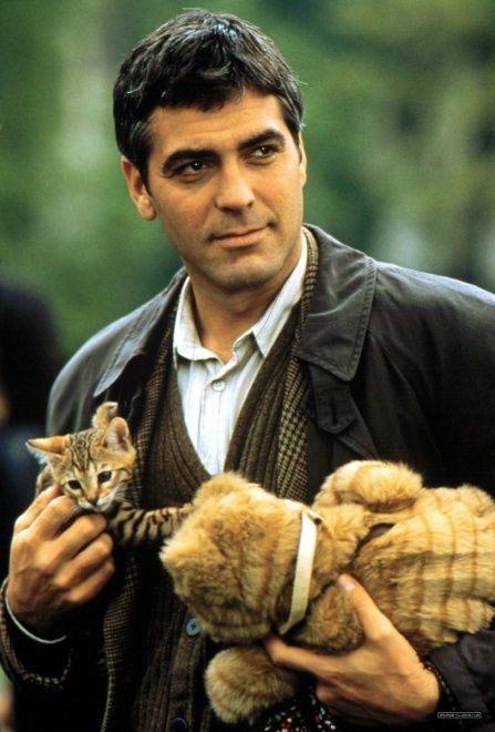 George Clooney com seu gato Bengal